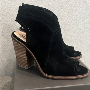 NEVER WORN Vince Camuto Koral - Black Suede Peep-Toe Block Heel